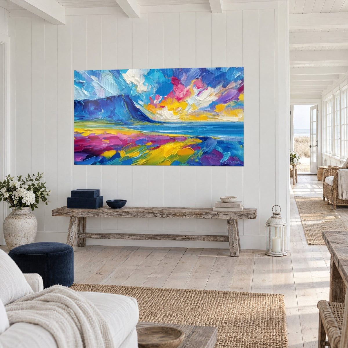 Tableau montagne bleu cobalt en coups de couteau, ciel rose et jaune citron, vue de trois-quarts, maison de bord de mer
