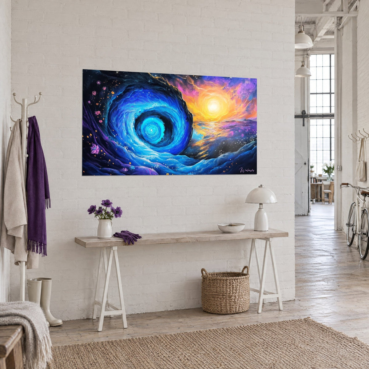 Quadro Tempesta celeste a spirale turchese e viola, cresta nera spumeggiante, vista di tre quarti su un muro di mattoni bianchi