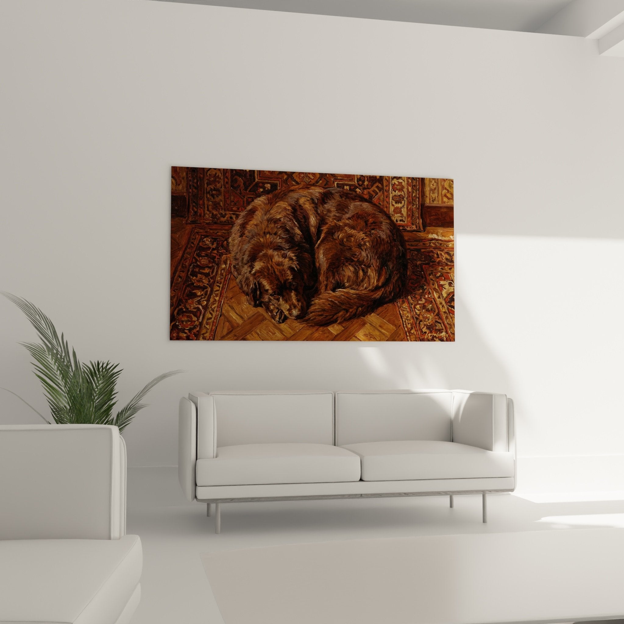 Détail pelage brun Terre Neuve et arabesques dorées tapis oriental motifs géométriques