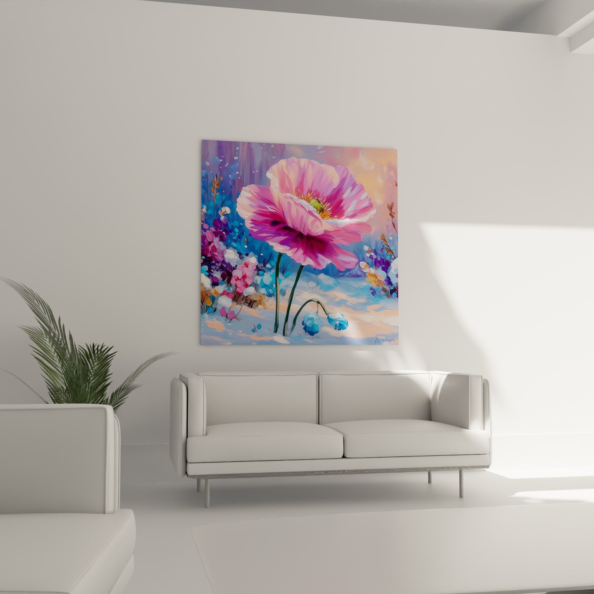 Détail rapproché des pétales roses et violets du coquelicot avec cœur doré sur fond enneigé