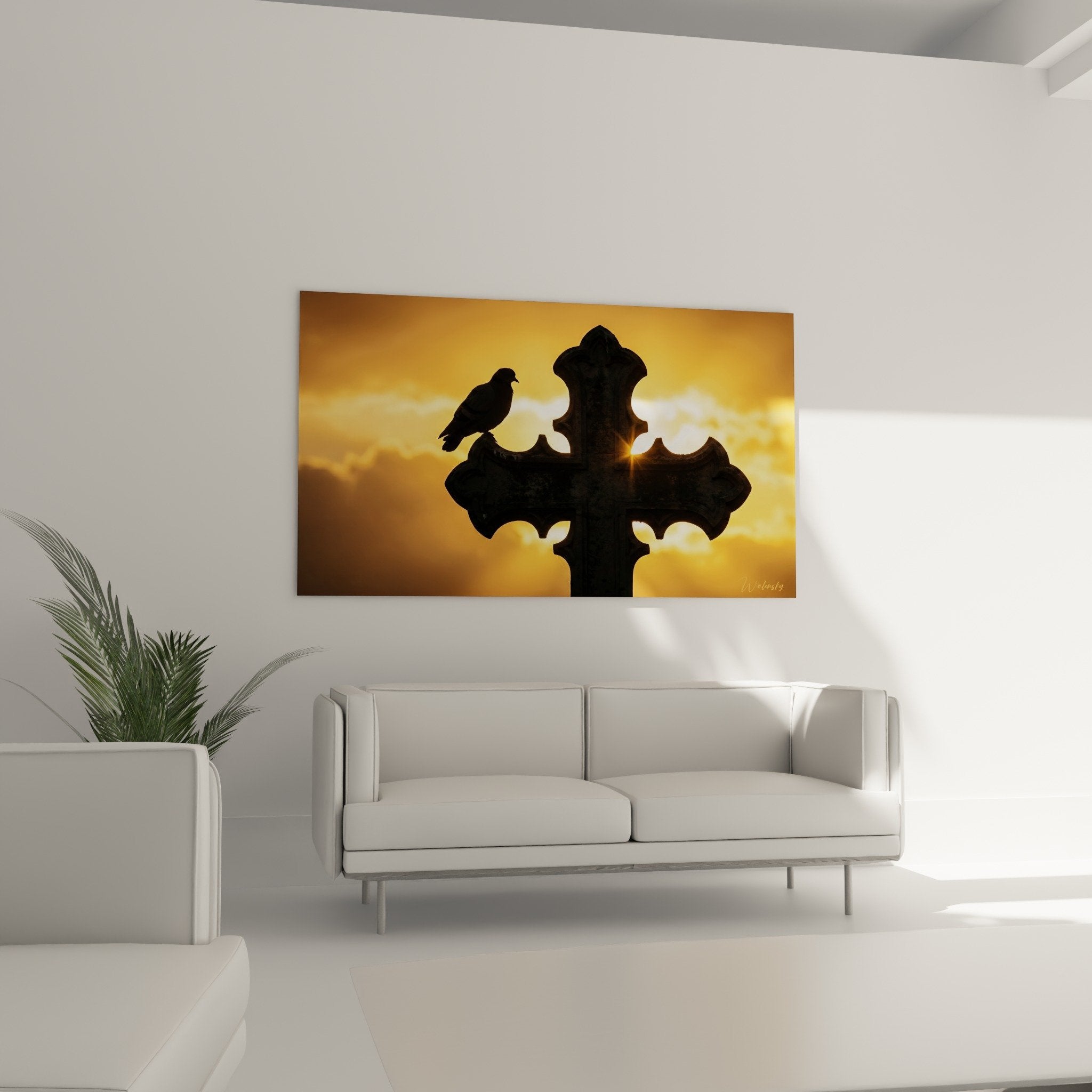 Detail Taube Silhouette geschnitzte Kreuzform gegen Licht leuchtende Goldtöne spirituell