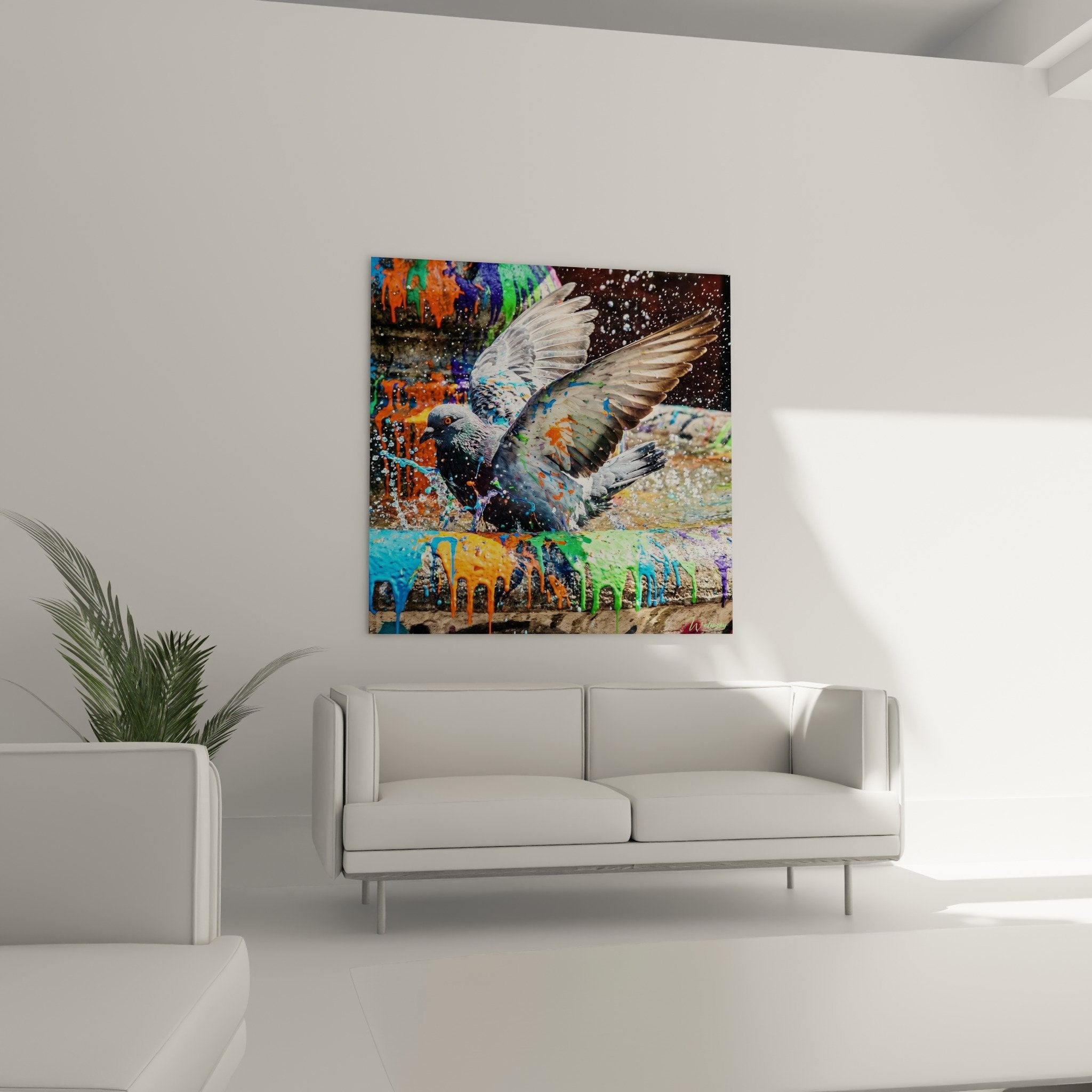 detail plumage pigeon gris avec eclaboussures peinture orange verte art mural urbain macro