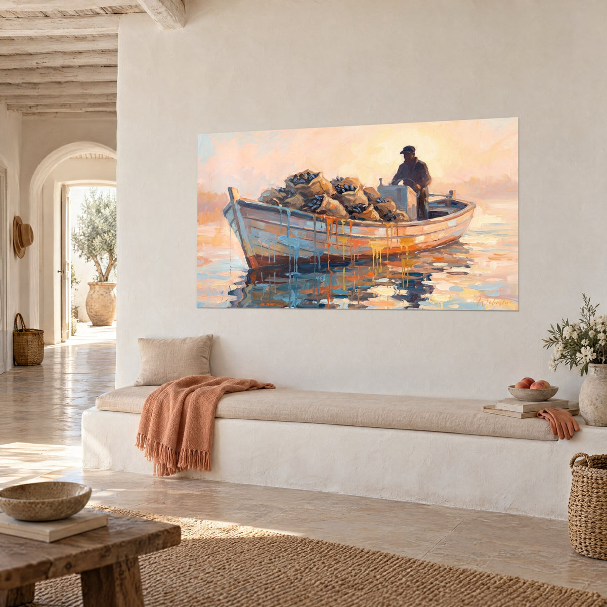 Schilderij houten boot geladen met zwarte schelpen, oranje water en petroleumblauw, opgehangen in een mediterrane woonkamer uit driekwart perspectief