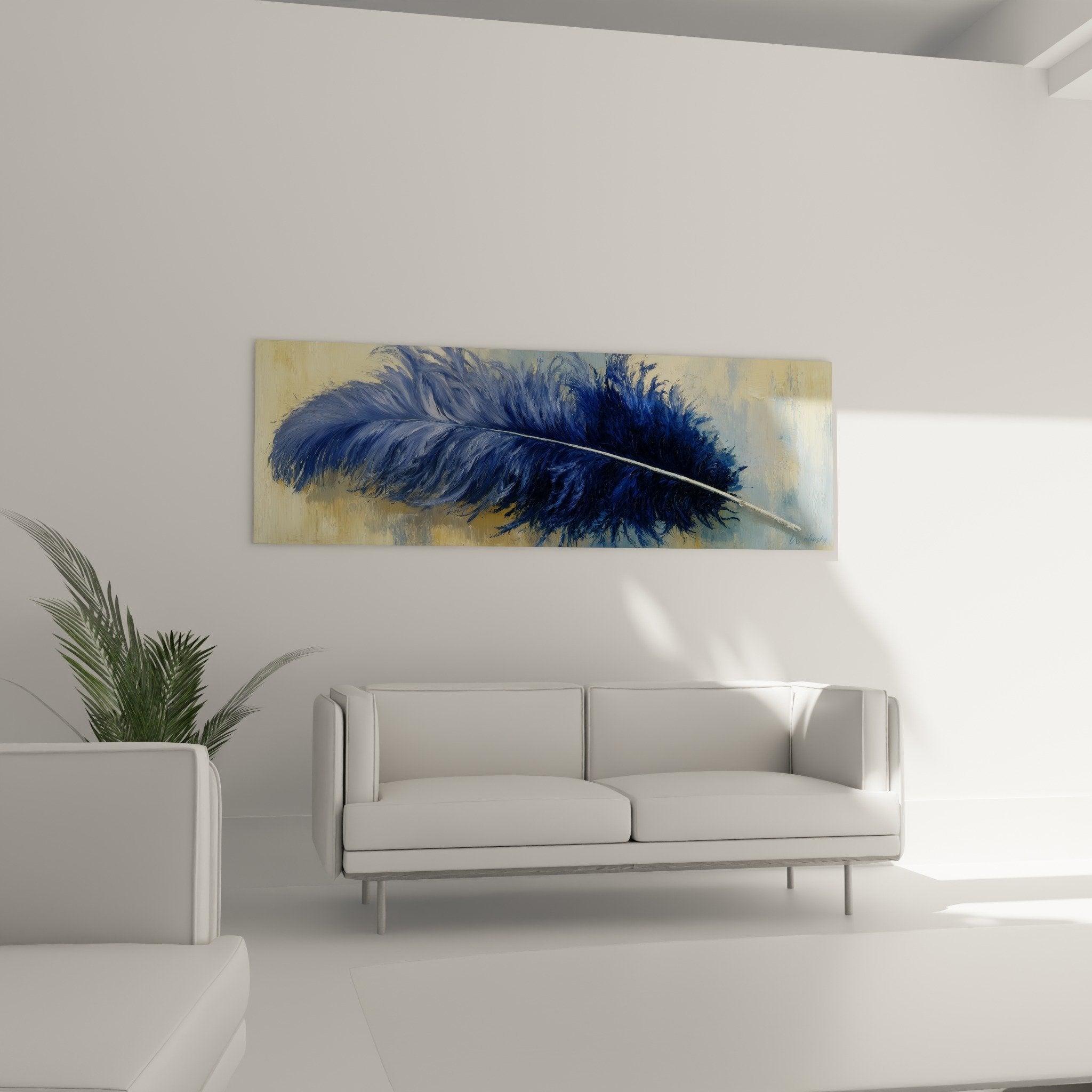 Détail plume bleue cobalt et lavande - texture vaporeuse et filaments délicats sur toile beige