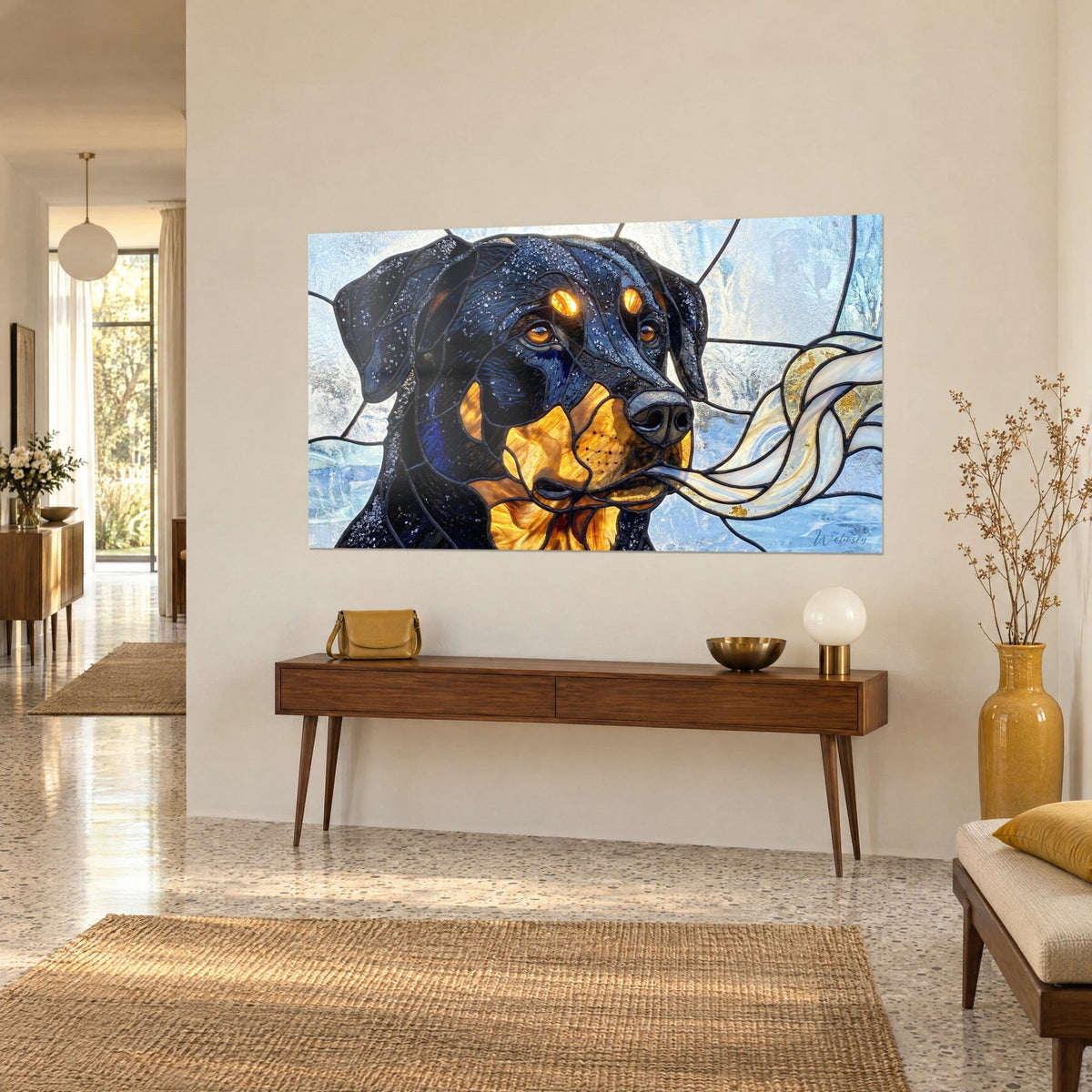 Gemälde Beauceron mit bernsteinfarbenen Augenbrauen, indigofarbenes Fell mit Eiskristallen, blasser Eishintergrund, an einer beigen Wand mit Holzkonsole