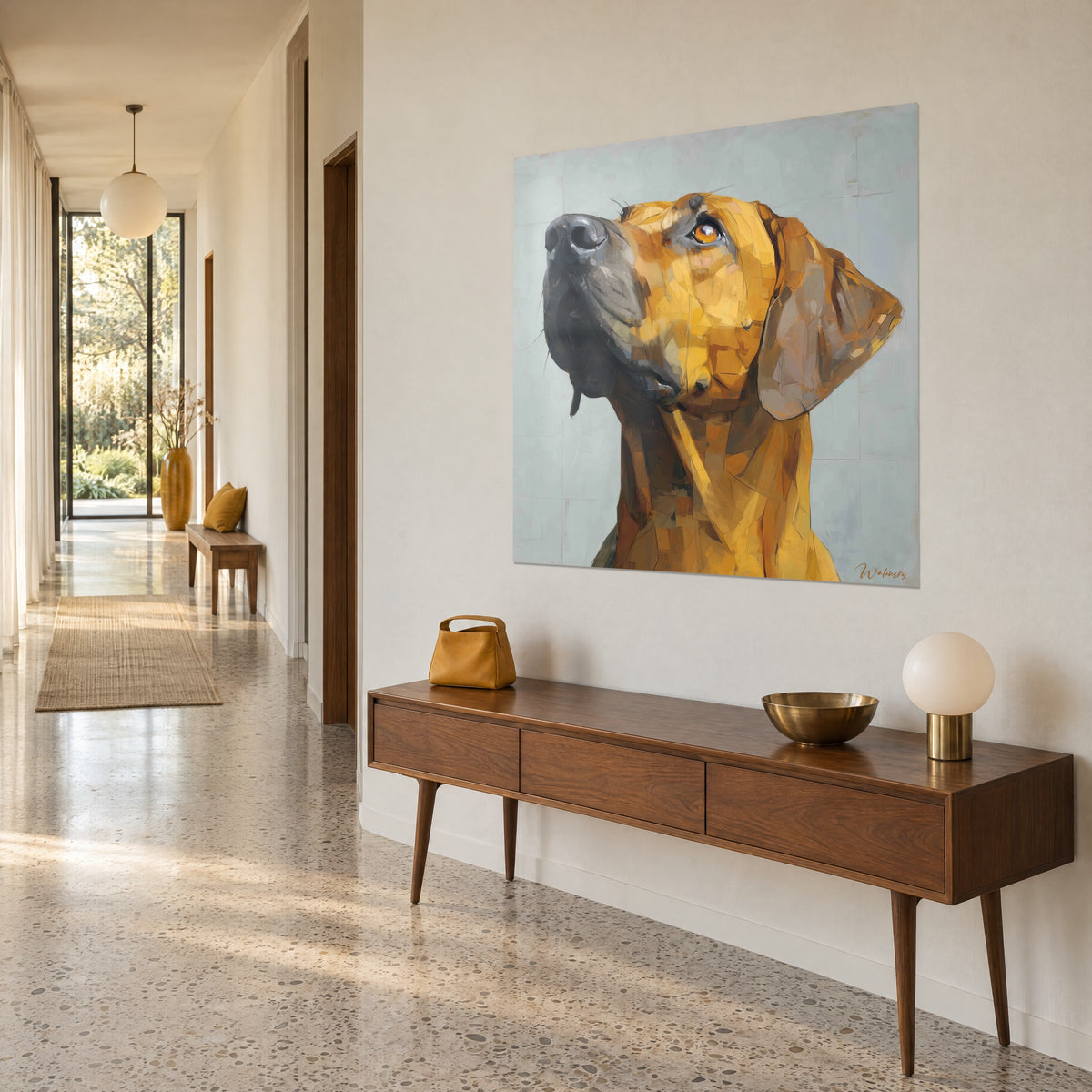 Πίνακας Rhodesian Ridgeback με χρυσές facettes και μαύρη μύτη, απαλό γκρι φόντο, τρίτη όψη σε διάδρομο