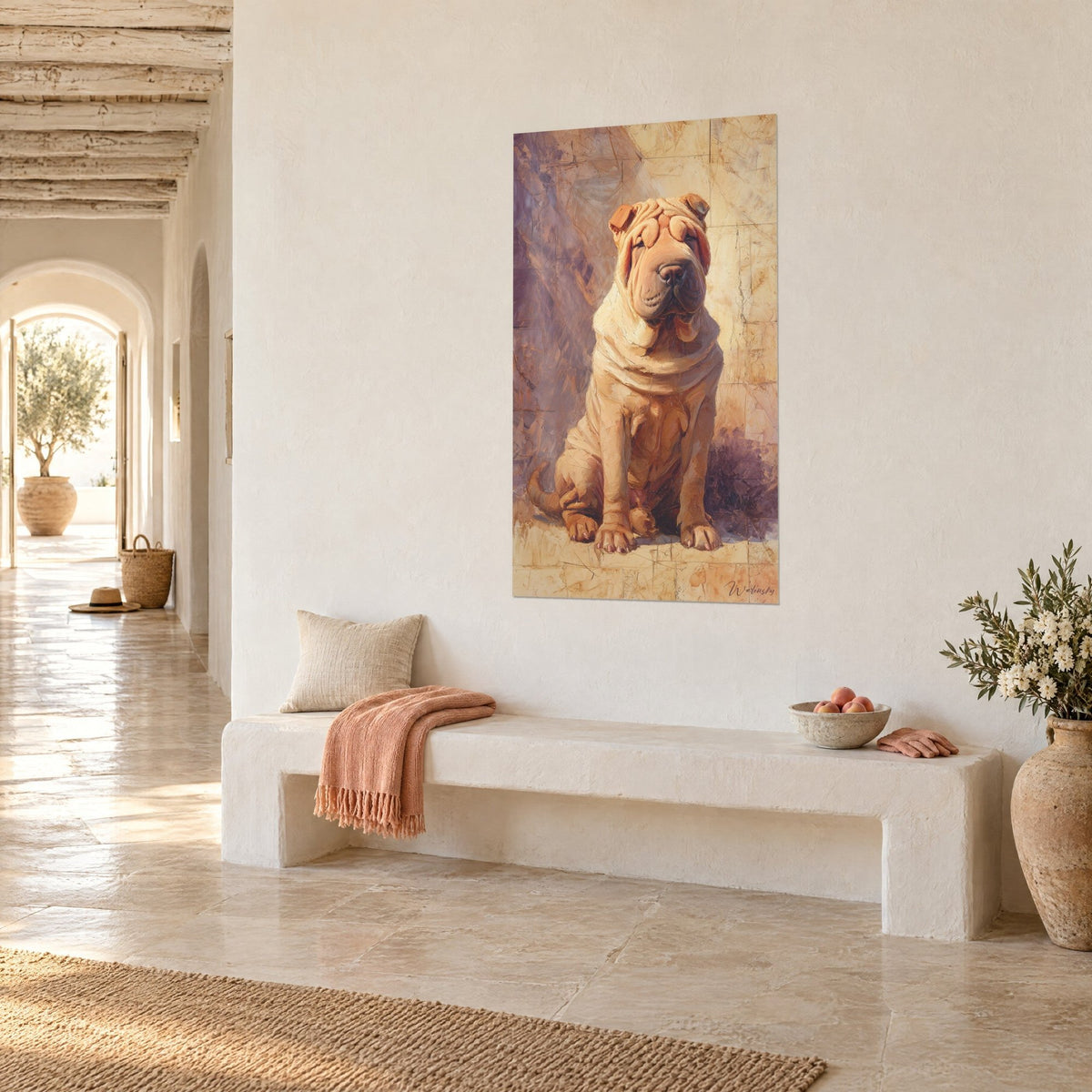 Tableau portrait canin aux replis ocre doré et fond lilas, face au banc blanc d'un couloir voûté, vue de trois-quarts