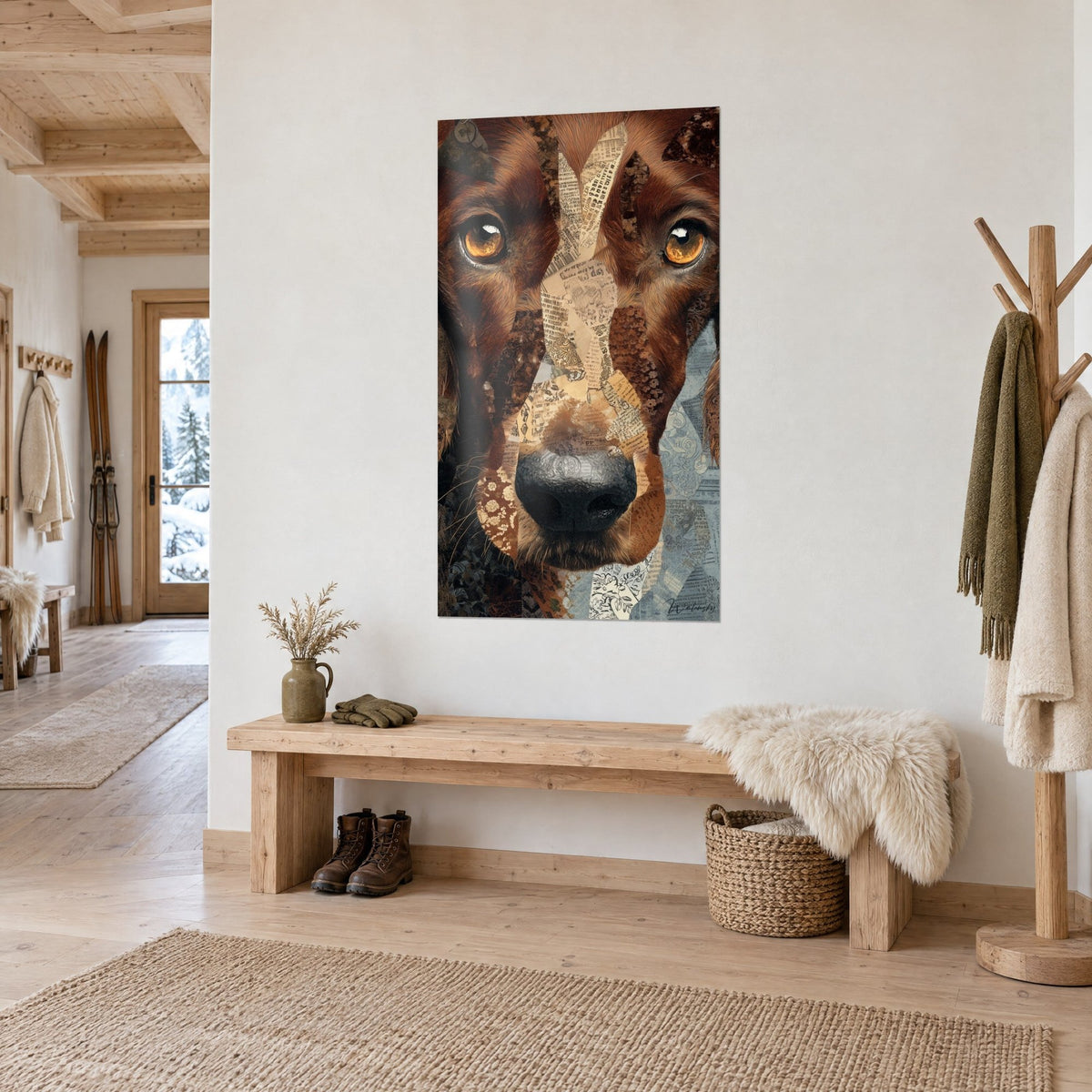 Cuadro perro caoba de hocico negro, fragmentos de periódico beige y gris azulado, en una pared blanca de entrada de chalet