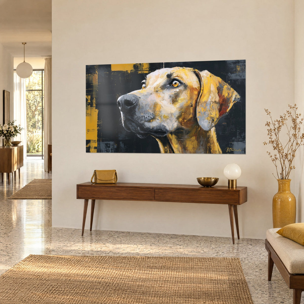 Tableau chien doré au regard ambré, oreille tombante jaune et rouille sur fond noir, vu de trois-quarts au-dessus d'une console en bois