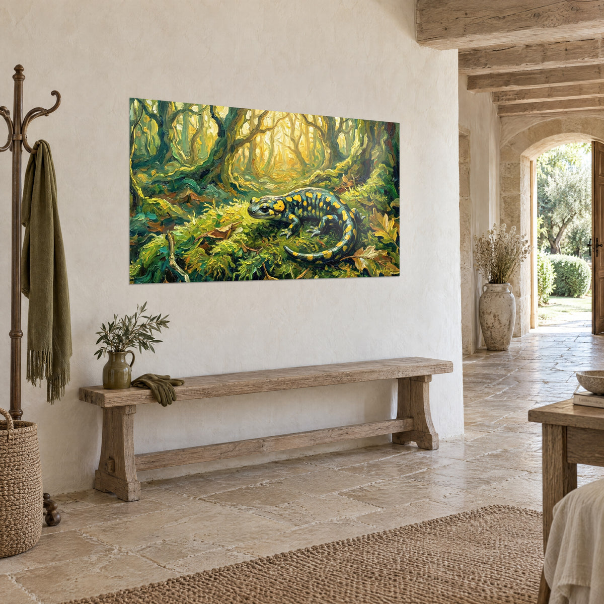 Tableau amphibien aux taches jaune vif sur dos noir, troncs tortueux verts et ocre, accroché au-dessus d'un banc en bois rustique
