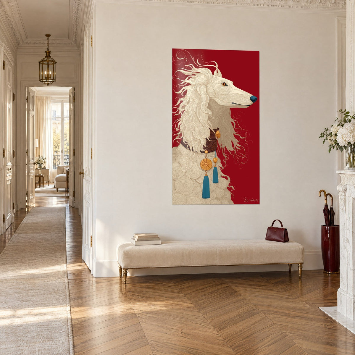 Cuadro retrato de perro blanco con flecos vaporosos, mirada ámbar, borlas turquesas sobre fondo rojo intenso, entrada de estilo haussmanniano