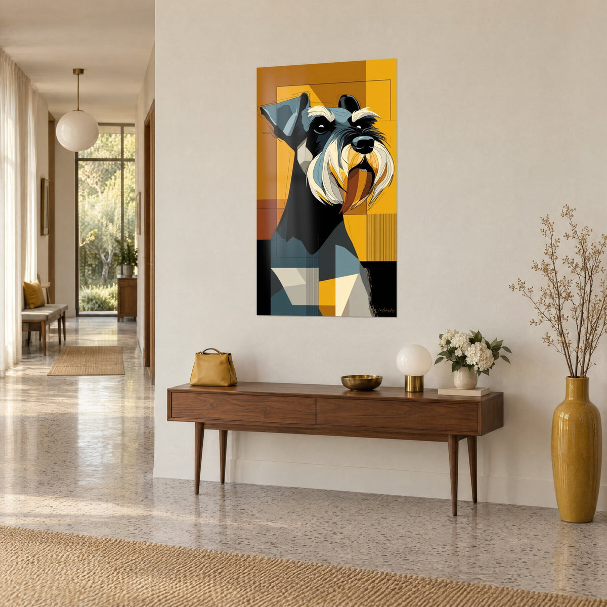 Quadro cane baffuto dalle sopracciglia bianche in campiture geometriche ocra e nero, appeso sopra una console in legno, corridoio chiaro
