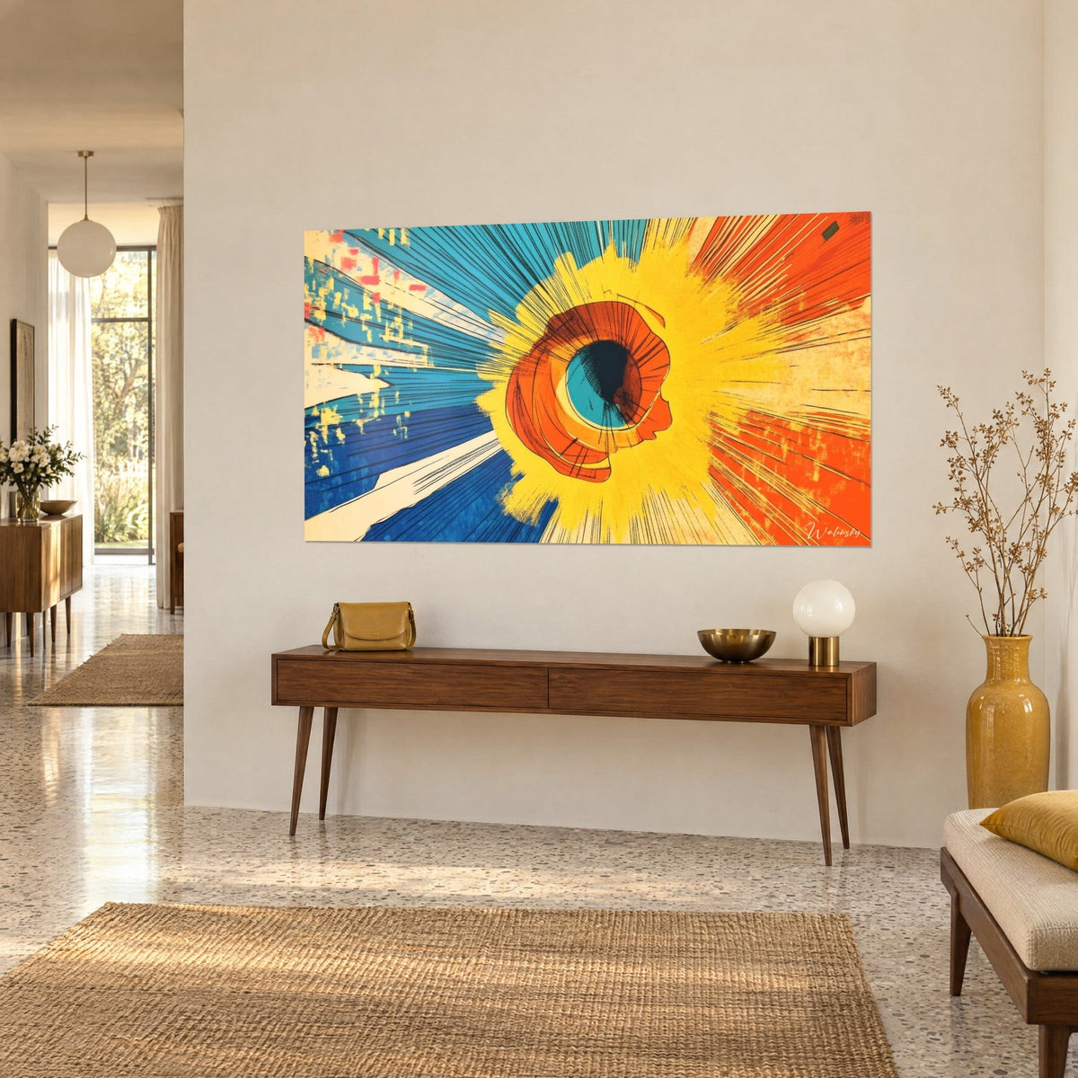 Tableau spirale cosmique orange et turquoise cernée de traits noirs, sur un mur beige au-dessus d'une console en bois, vue de trois-quarts