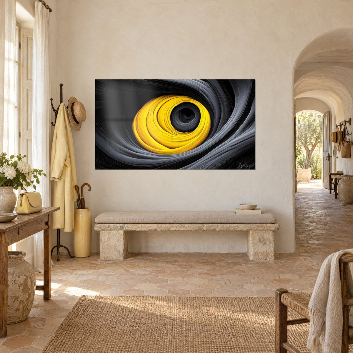 Tableau tourbillon d'un œil solaire cerné de volutes grises et noires, accroché au-dessus d'un banc de pierre, mas provençal