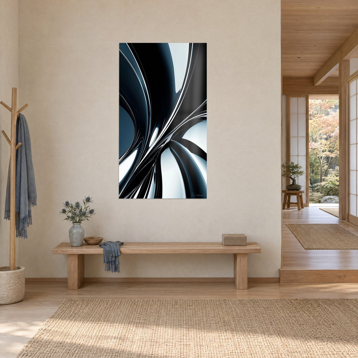 Cuadro con espiral metálica y reflejos blancos sobre fondo negro profundo, colgado en diagonal, pared crema, banco de madera clara