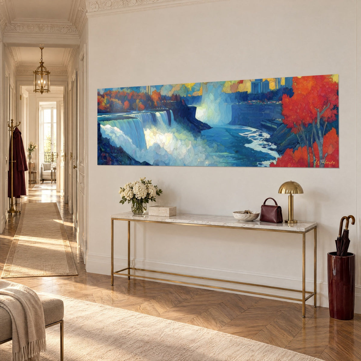 Schilderij schuimende waterval met turquoise weerspiegelingen, felrode esdoorns langs de rand van de lijst, driekwart gezien aan het eind van een vergulde console