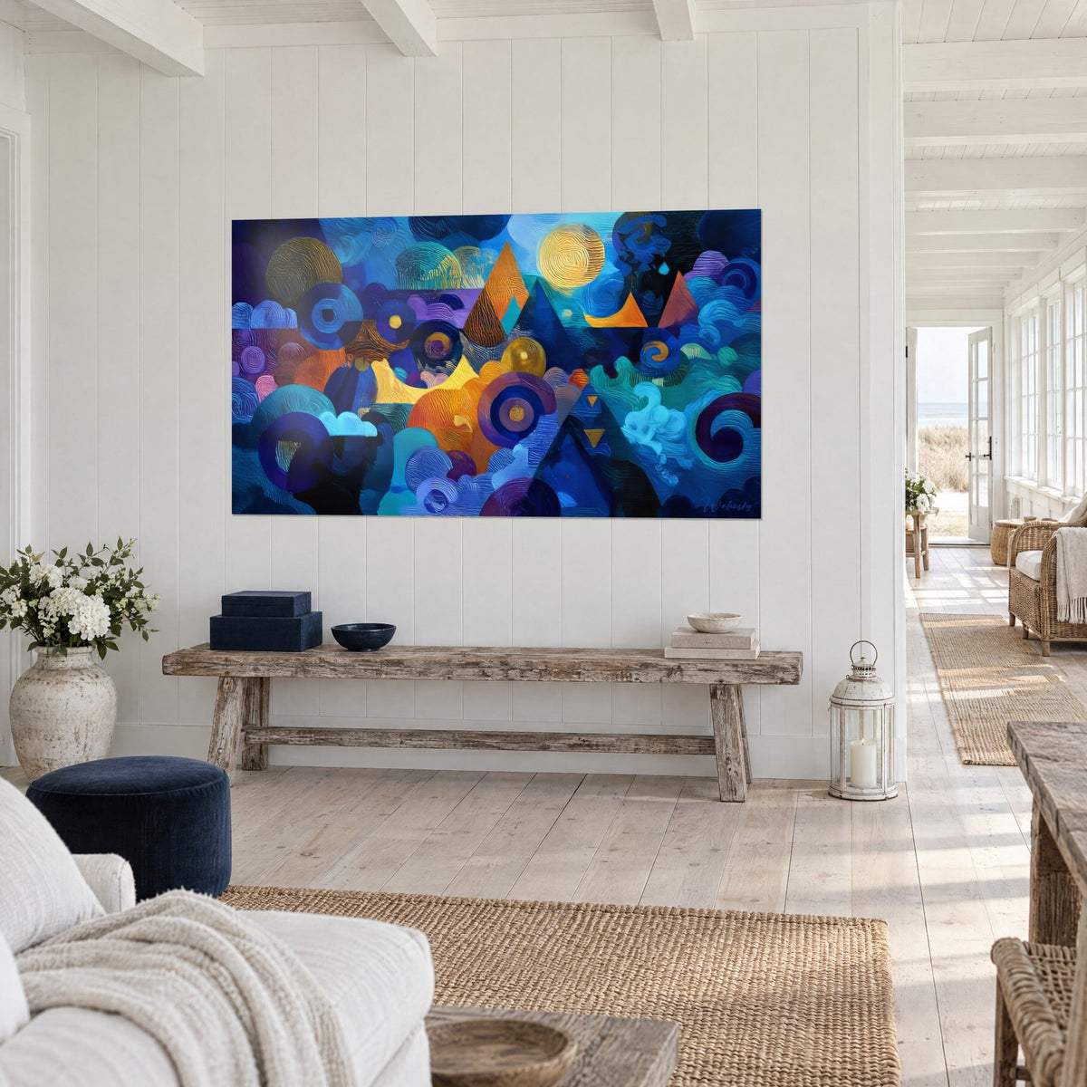 Quadro forme geometriche con spirali indaco e ocra, piramidi striate, visto di tre quarti sopra una consolle in legno