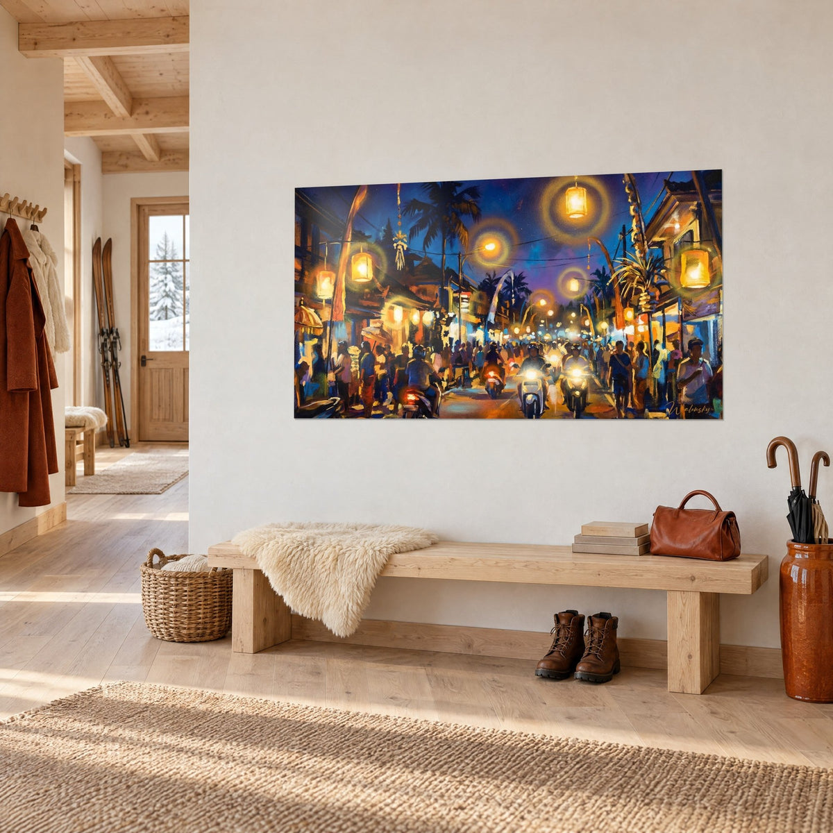 Tableau rue de Bali illuminée par des lanternes ambrées, palmiers sombres et ciel bleu nuit, sur un mur blanc de chalet