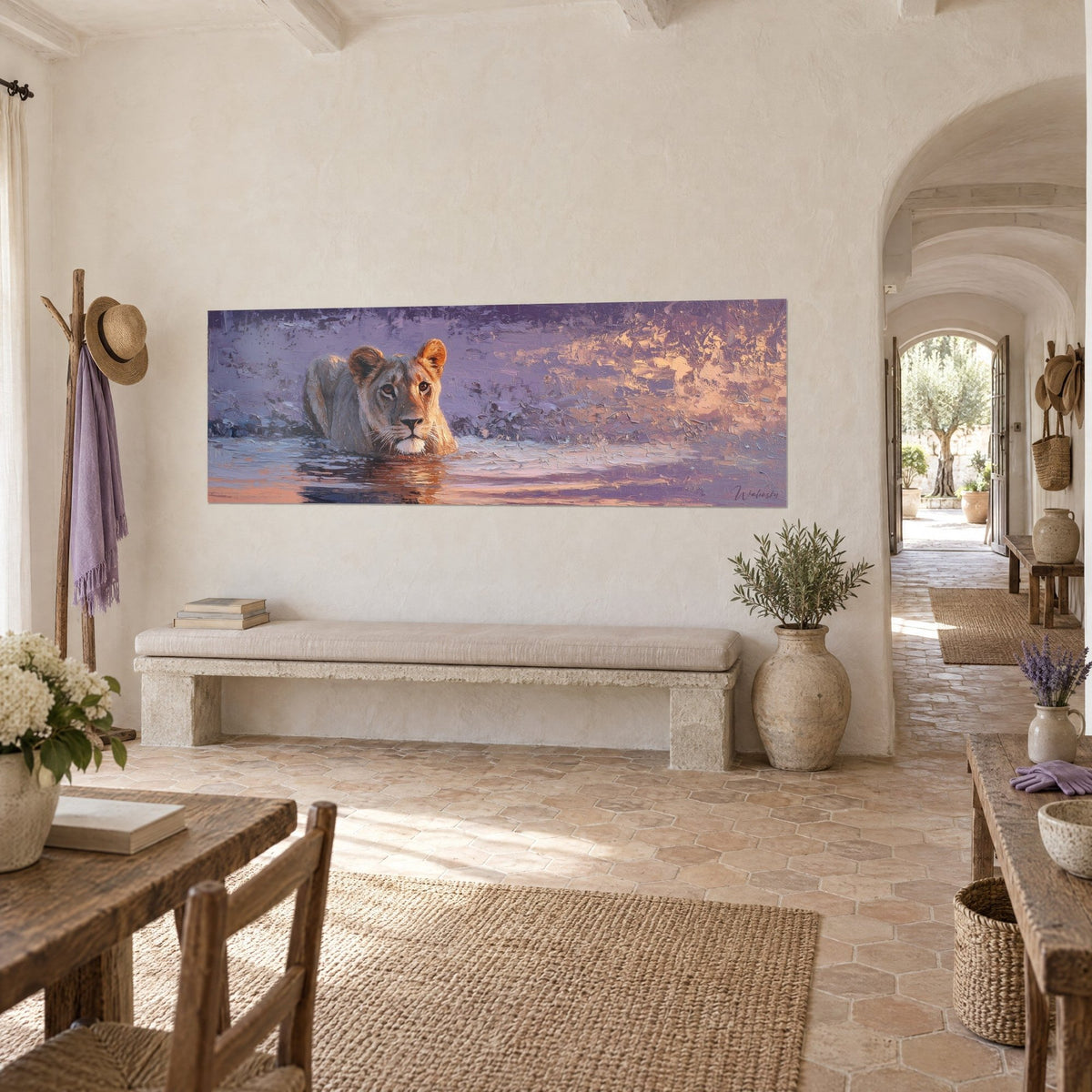 Tableau fauve immergé jusqu'au museau blanc, reflets pêche et mauve en pâte épaisse, face à une arche du mas provençal