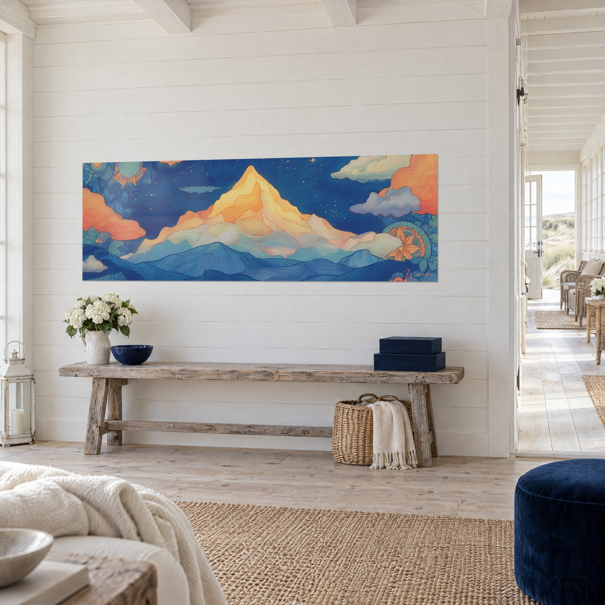 Schilderij met een saffraangele piek met reliëfkrommingen, azuurblauwe kammen en oranjegetinte wolken, driekwartaanzicht op een witte plankenwand