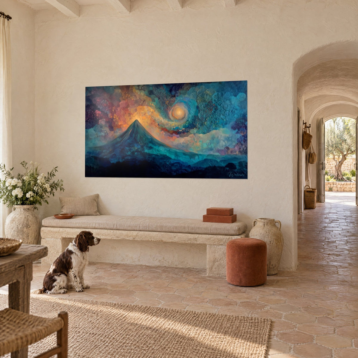 Tableau cône volcanique émeraude et turquoise, ciel tourbillonnant ocre, spaniel assis au sol dans un mas provençal