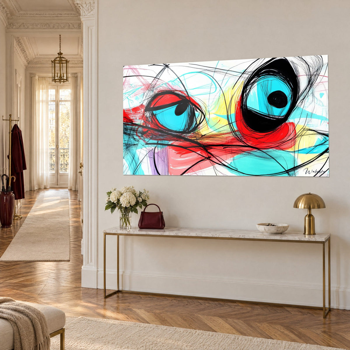 Quadro sguardo azzurro ciano con pupilla nera, tratti di matita intrecciati e tocchi gialli, su una parete beige, consolle dorata