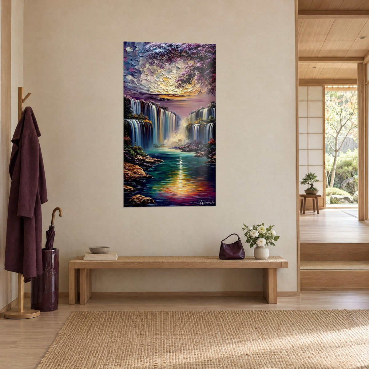Schilderij van watervallen in impasto, oker rotsen, turquoise poel en gouden weerspiegeling, driekwartzicht in een japandi hal