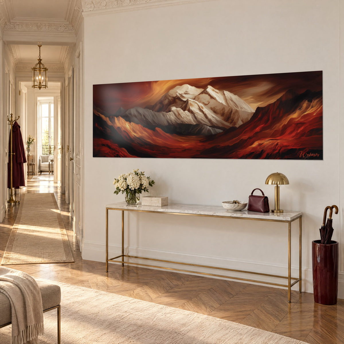 Tableau montagne neigeuse ivoire et vallées bordeaux, vue de trois-quarts, au-dessus d'une console dorée haussmannienne