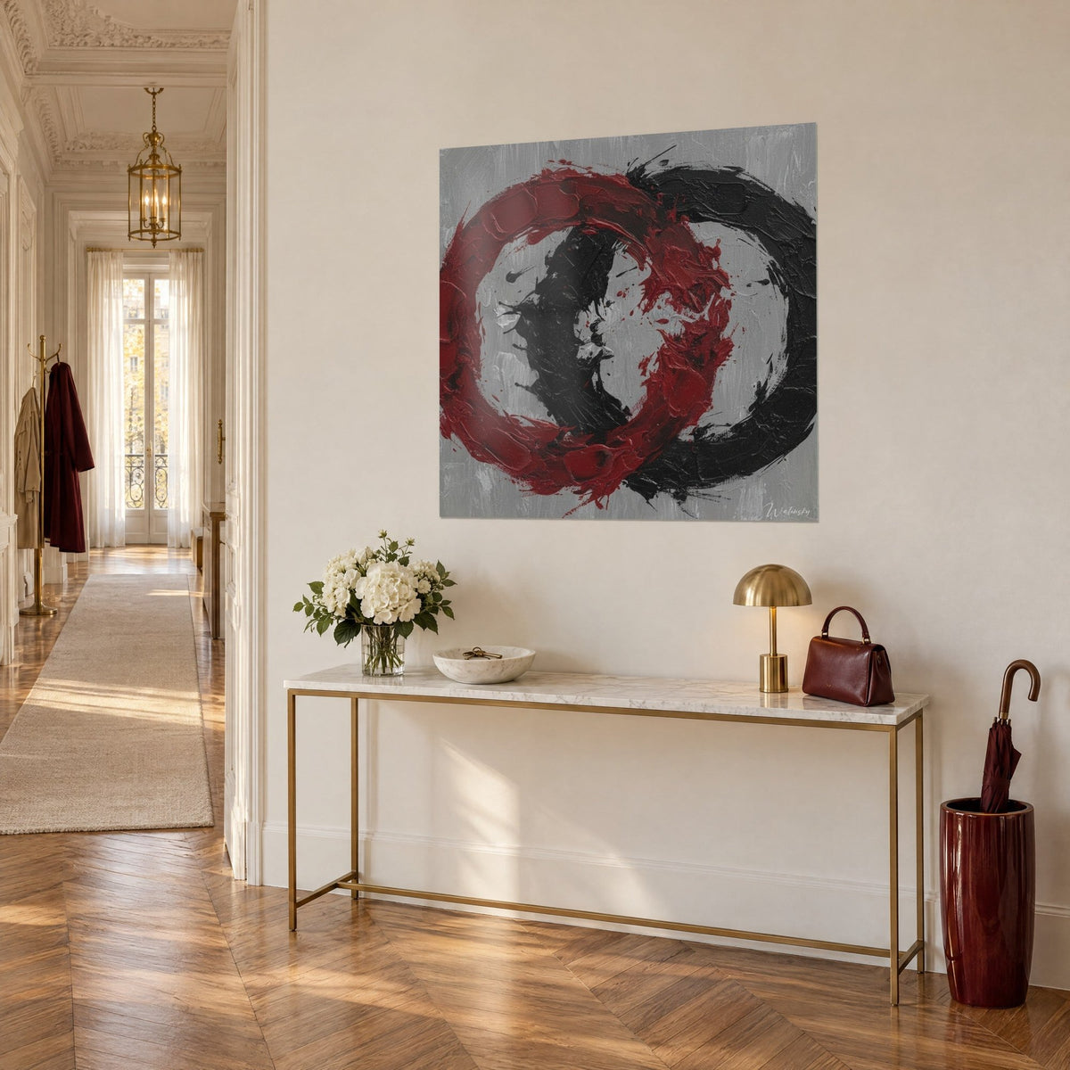 Tableau anneau de peinture rouge sang et noir, touches d'huile éclaboussées sur gris, vu de trois-quarts, console dorée haussmannienne