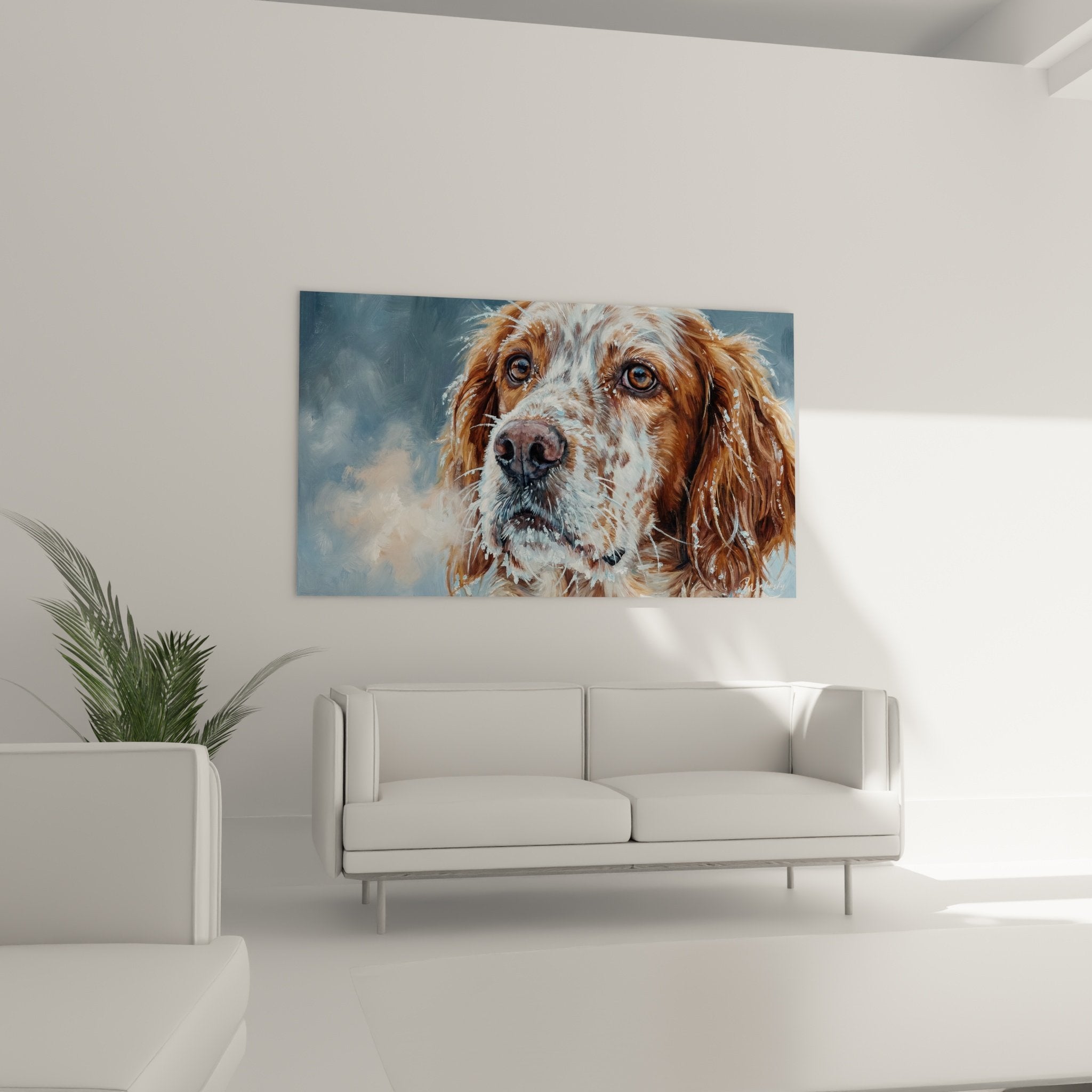 Detail bernsteinfarbener Augen und rötliches Fell des English Setter mit Schneekristallen, seidenartige Textur, goldene Reflexionen