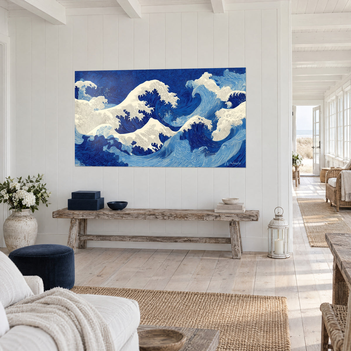 Schilderij zeestorm met draaiende lijnen in indigo en ivoor, schuin opgehangen, in een huis aan zee