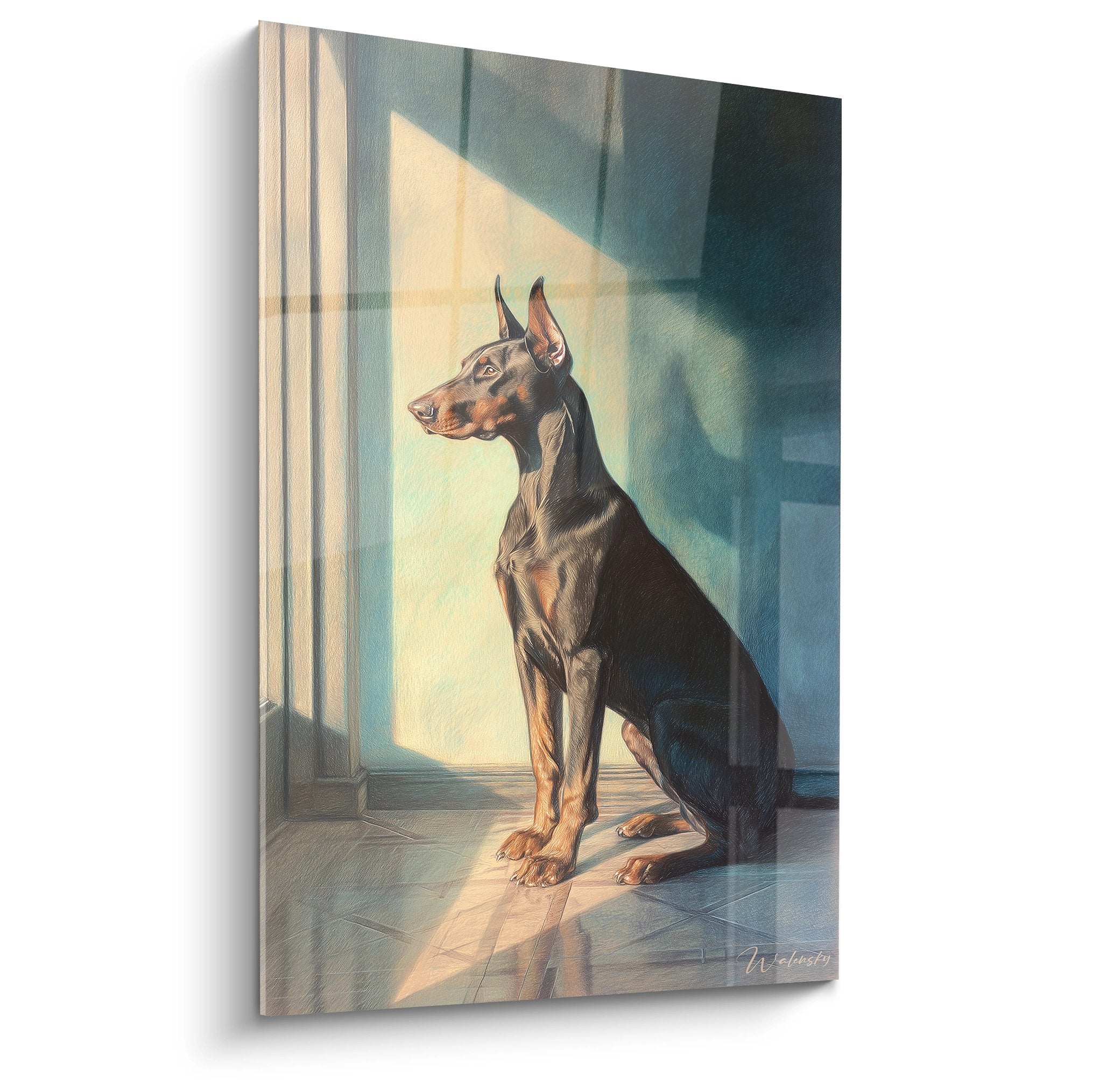 Portrait noble d'un Doberman noir et feu assis dans la lumière dorée près d'une fenêtre sur sol carrelé