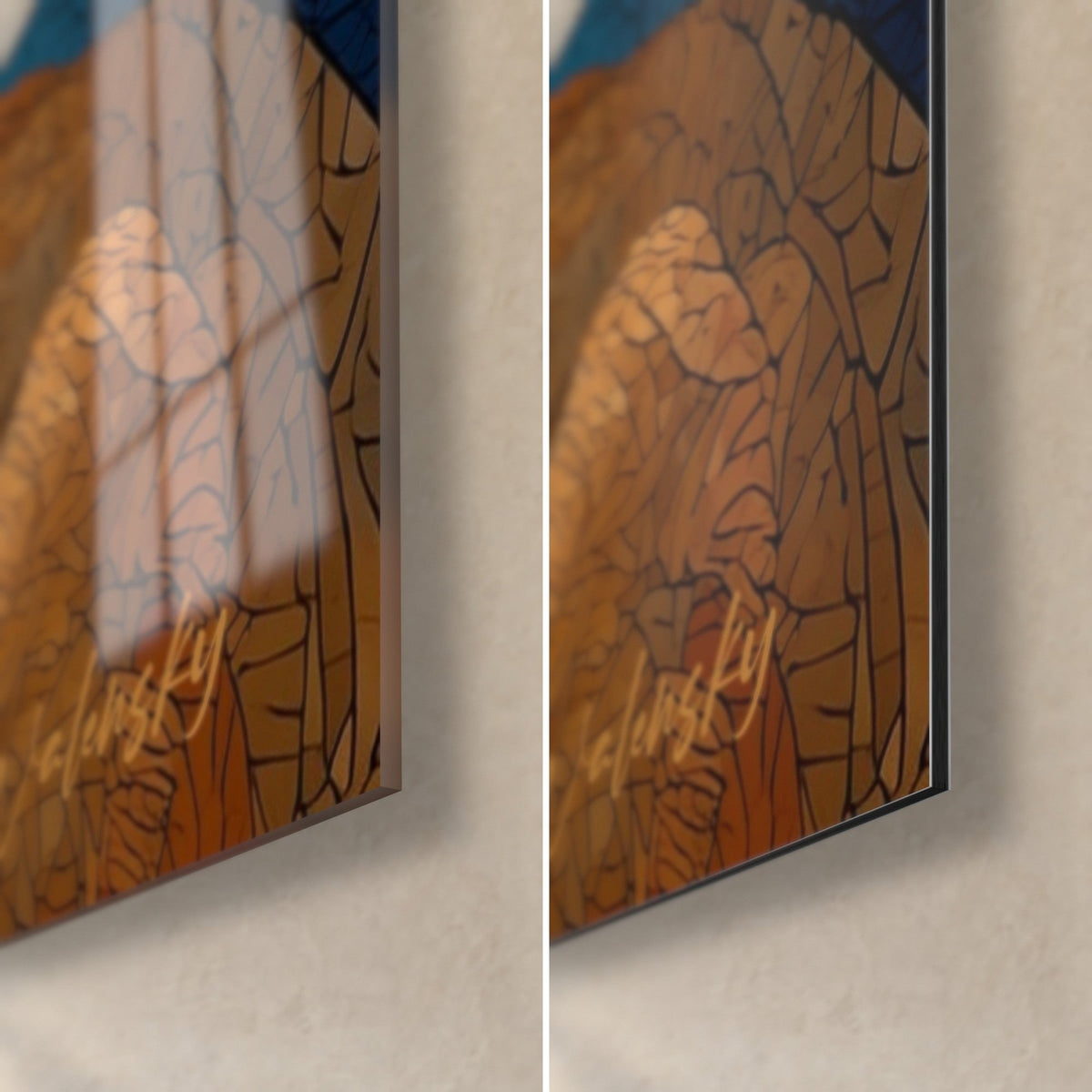 Schilderij leeuwin in oker en nachtblauw mozaïek, rechtsonder: glanzend acrylglas links, mat Dibond-aluminium rechts, 3 mm rand