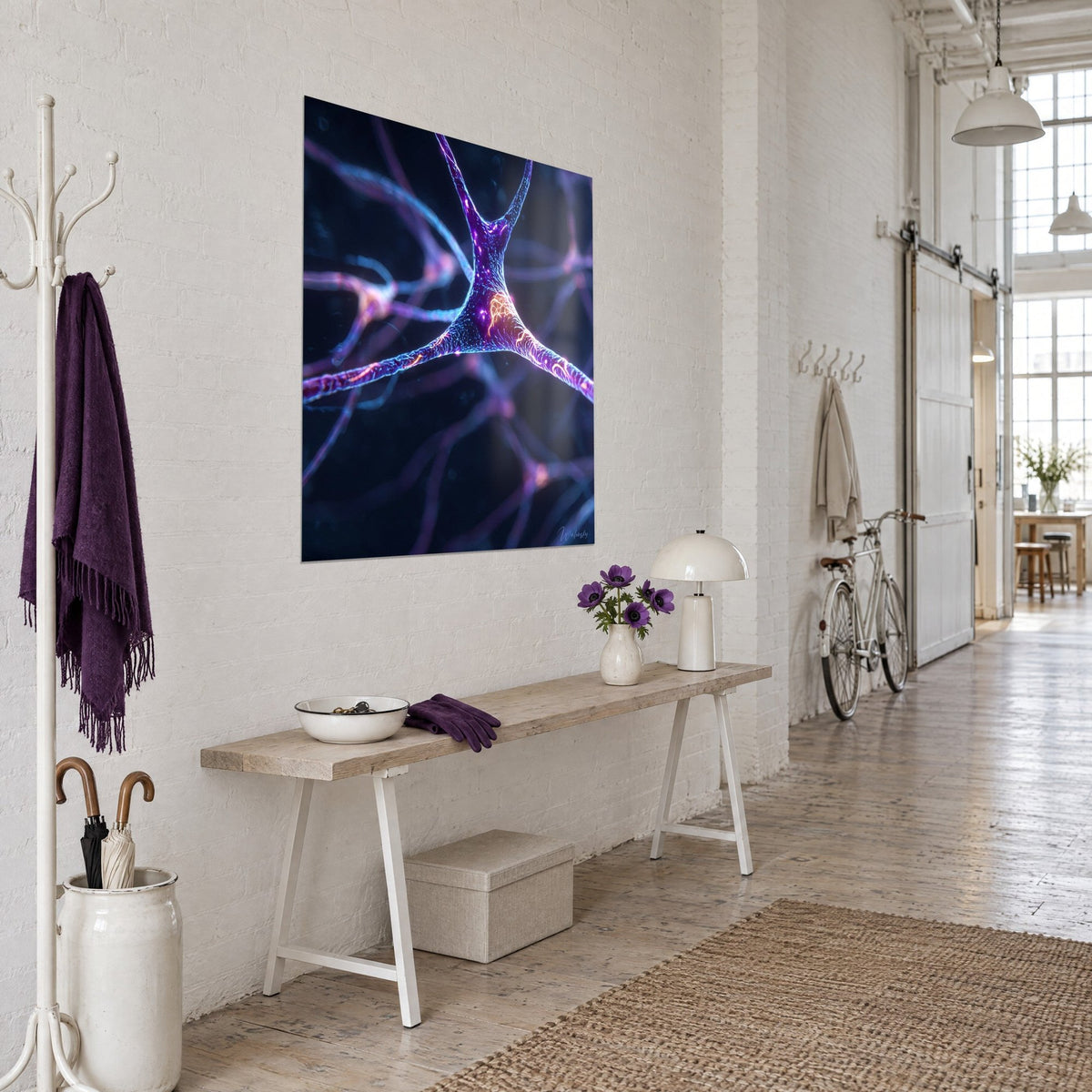 Cuadro sinapsis eléctrica, célula púrpura de ramas estiradas sobre fondo azul marino, vista de tres cuartos en un loft luminoso