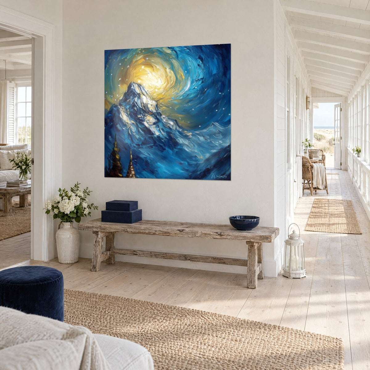 Schilderij ijzige top met witte en nachtblauwe impasto, gouden wervel op de achtergrond, witte gang aan zee