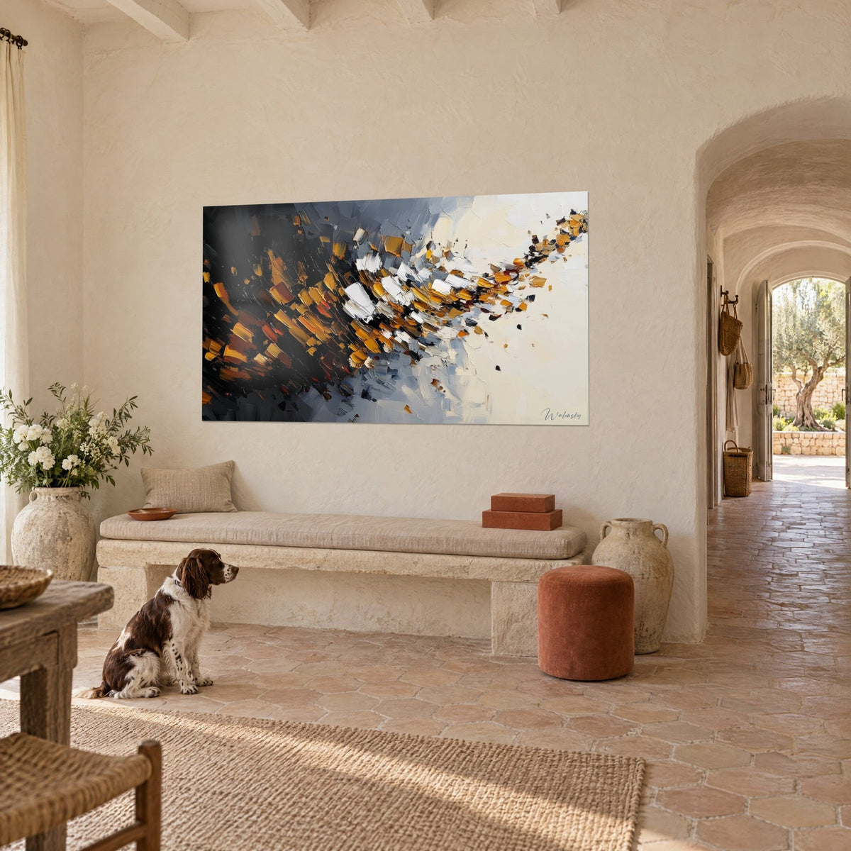 Tableau rafale de touches au couteau ocre, blanches et noires sur ciel crème, spaniel assis au sol, mas provençal ensoleillé