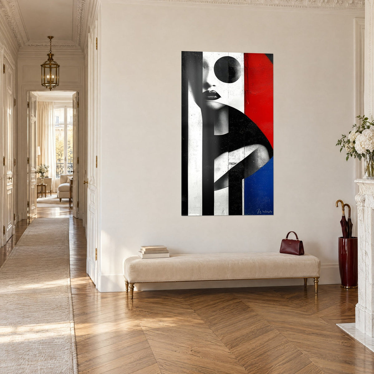 Cuadro rostro de moda estilizado, disco negro sobre el ojo, hombro gris envuelto en negro, marco rojo y azul, pasillo de estilo haussmanniano