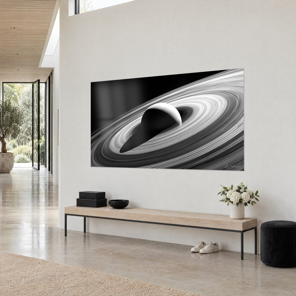 Tableau planète géante cernée de stries blanches et grises sur fond noir, ombre portée en pointe, au-dessus d'un banc en bois