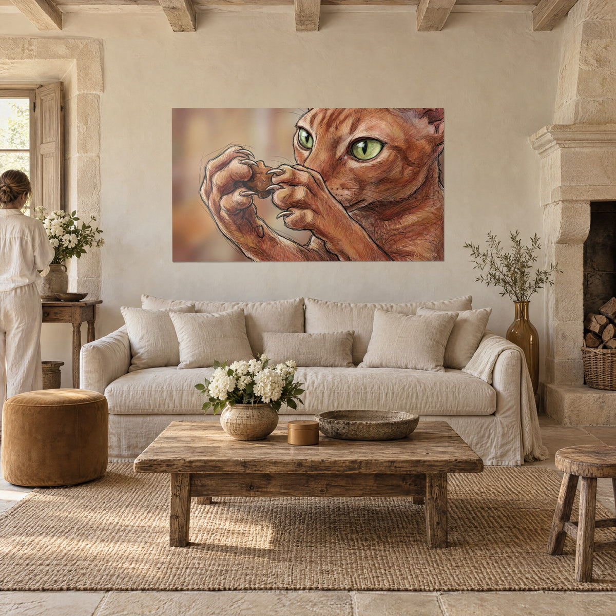 Πίνακας γάτα Cornish Rex με πράσινα μάτια που τρώει, χαλκόχρωμη γούνα, πάνω από καναπέ σε φωτεινό σαλόνι