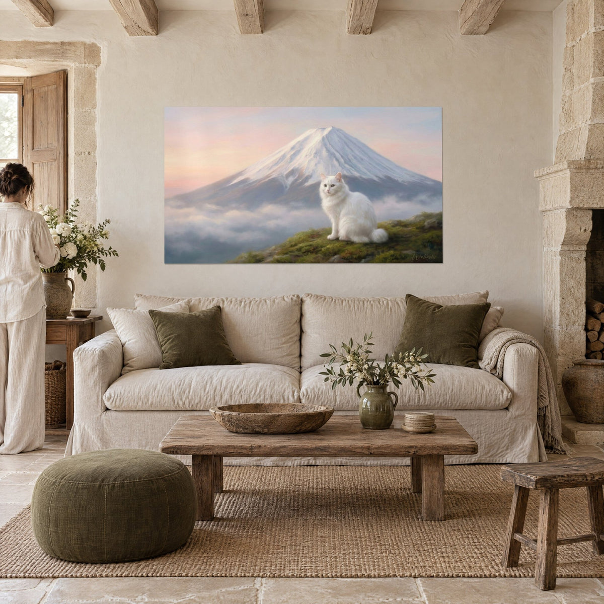 Quadro gatto bianco dal pelo soffice seduto sull'erba verde, Monte Fuji innevato rosa pallido, sopra un divano in un soggiorno luminoso
