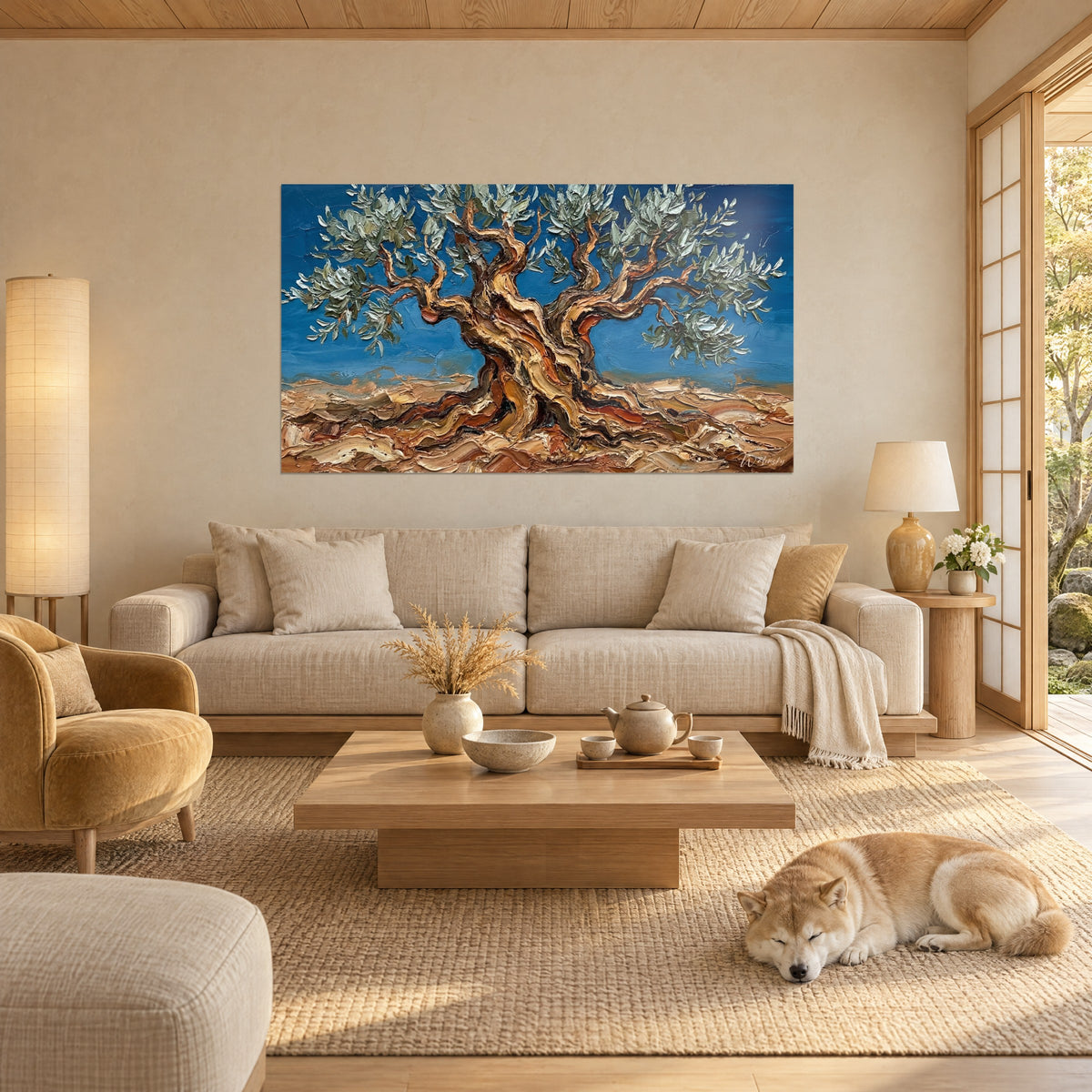 Tableau olivier noueux aux feuilles vert argenté sur ciel bleu cobalt, tronc ocre épais, shiba endormi, au-dessus d'un canapé dans un salon lumineux
