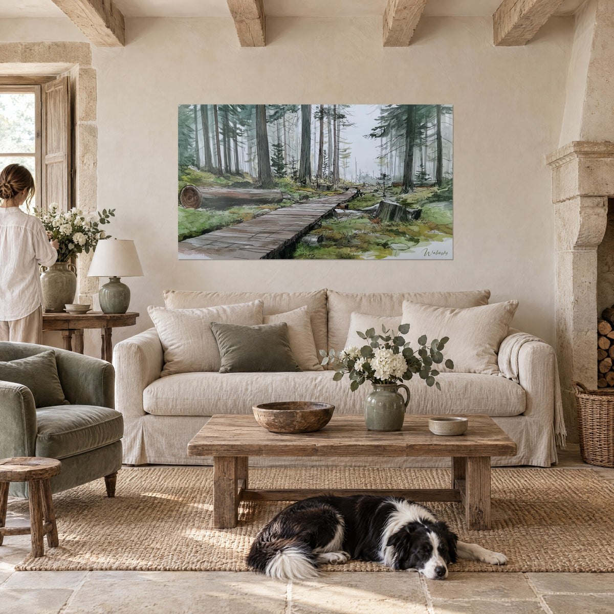 Gemälde Holzsteg aus grauen Brettern durch einen nebligen Tannenwald, grünes Moos, liegender Collie, über einem Sofa in einem hellen Wohnzimmer