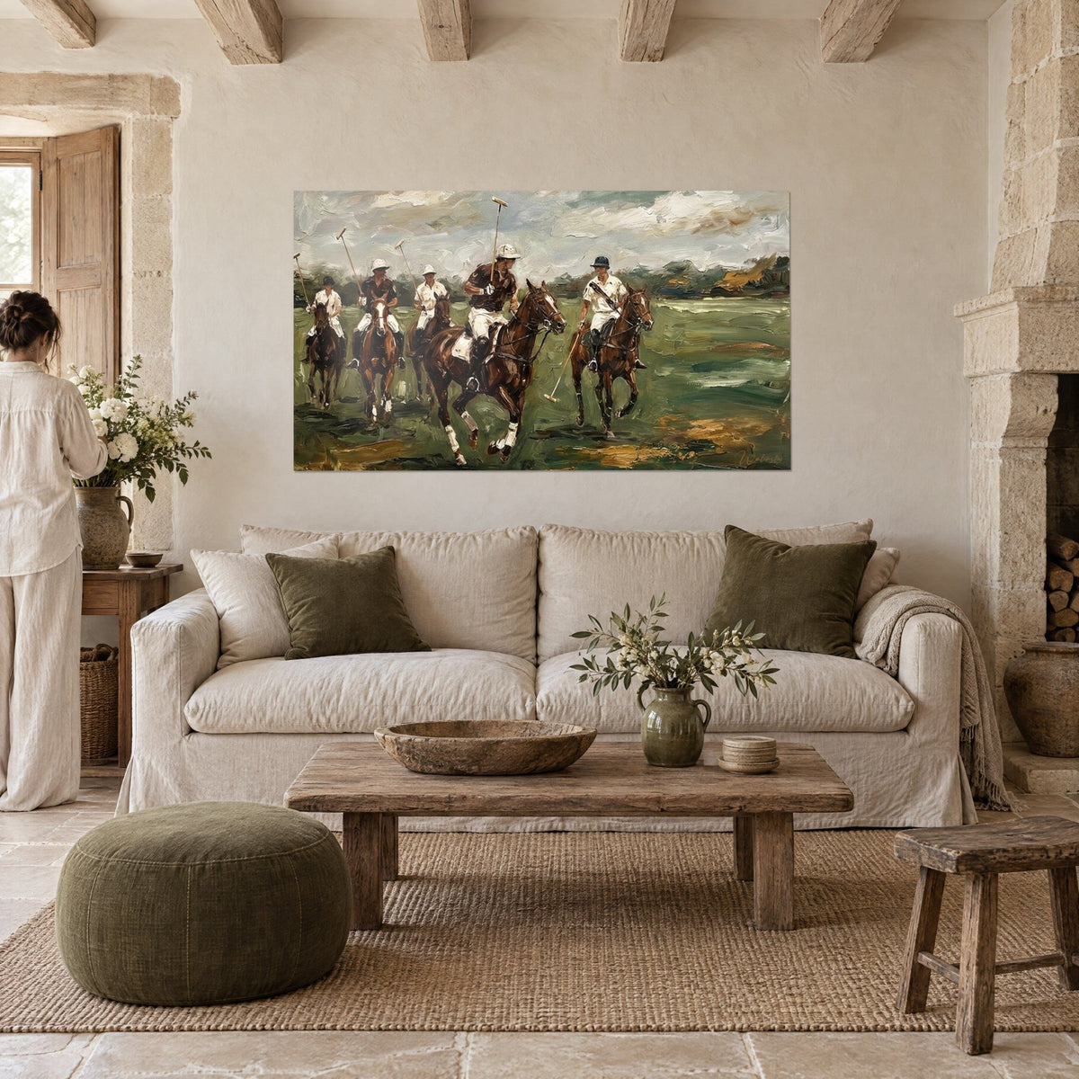 Cuadro jugadores de polo al galope, camisetas marrones y blancas, prado verde, encima de un sofá en un salón luminoso