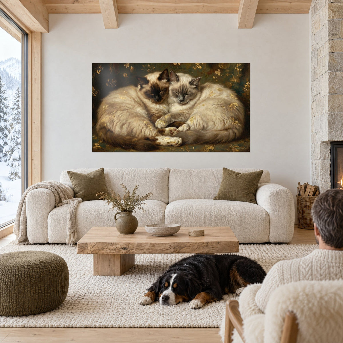Tableau deux chats birmans endormis, pelage crème et masque brun, touches d'or, au-dessus d'un canapé dans un salon lumineux