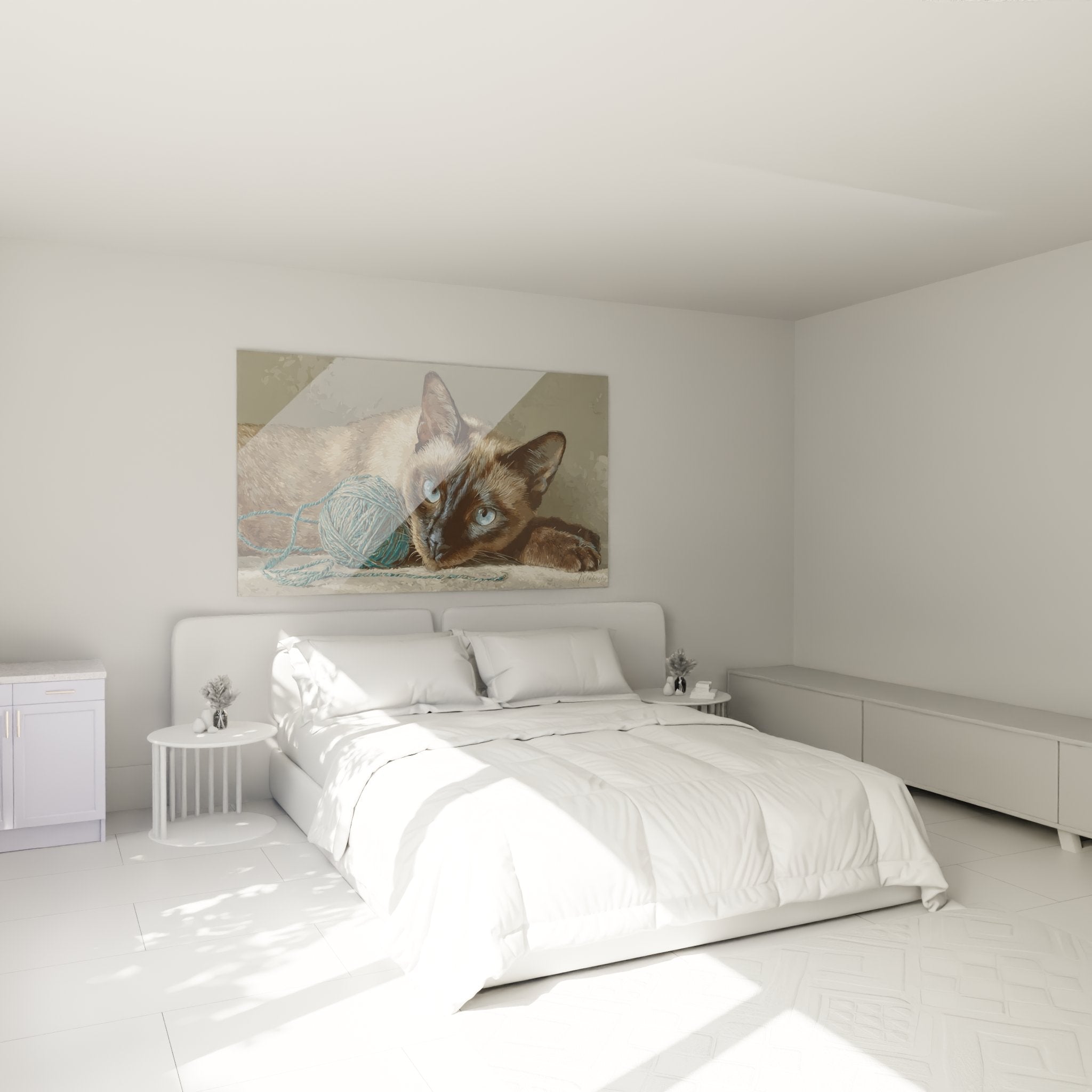 Decorazione murale camera da letto con quadro gatto Tonkinese occhi blu e gomitolo di lana su parete beige