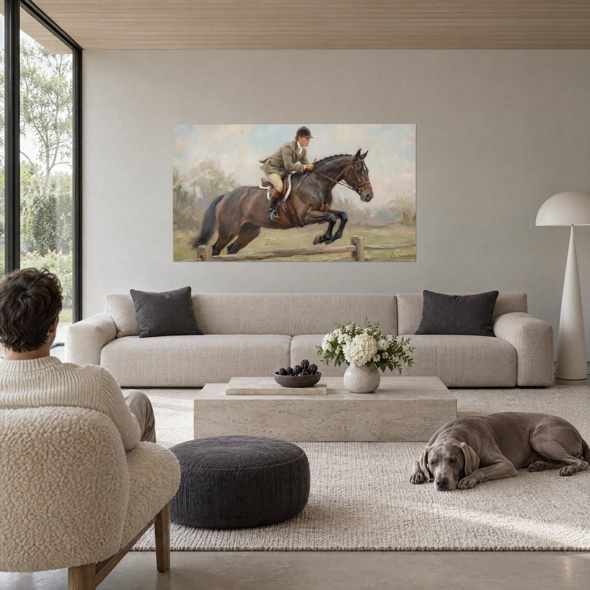 Tableau cavalier en veste verte franchissant une barrière, cheval bai brun en plein saut, au-dessus d'un canapé dans un salon lumineux