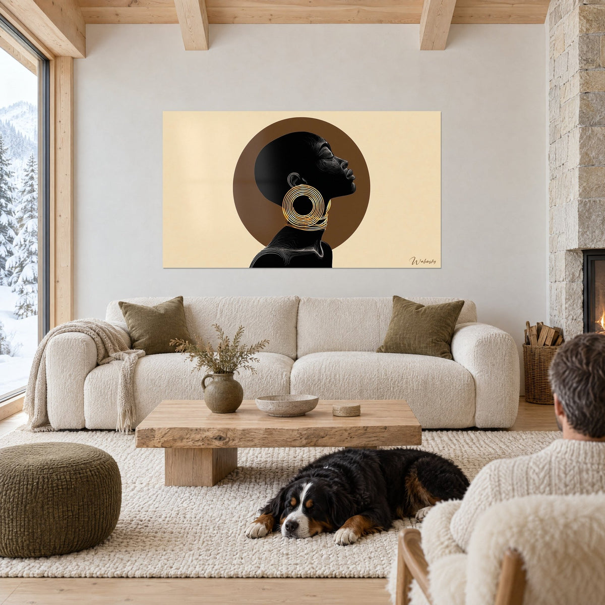 Gemälde Silhouette einer schwarzen Frau im Profil auf braunem Kreis, goldene spiralförmige Locke, über einem Sofa in einem hellen Wohnzimmer