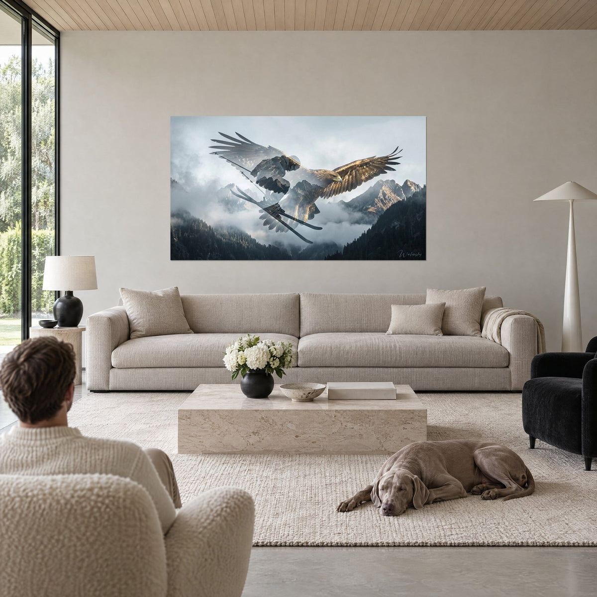 Tableau aigle royal aux ailes déployées, skis en transparence, ciel gris et brun doré, au-dessus d'un canapé dans un salon lumineux