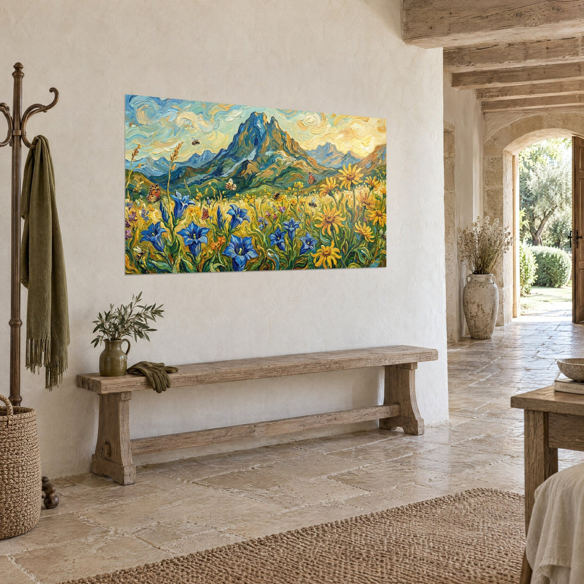 Schilderij van een bloeiende weide met okerkleurige zonnebloemen en kobaltblauwe gentianen onder een wervelende lucht, gekalkte muur van een stenen huis