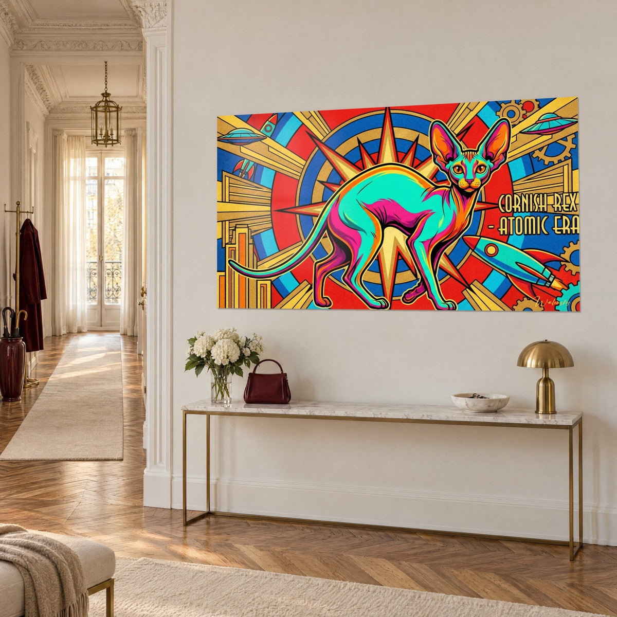 Tableau félin sans poils aux grandes oreilles orange, fond rouge et bleu en cercles, fusée à droite, vu de trois-quarts, couloir haussmannien